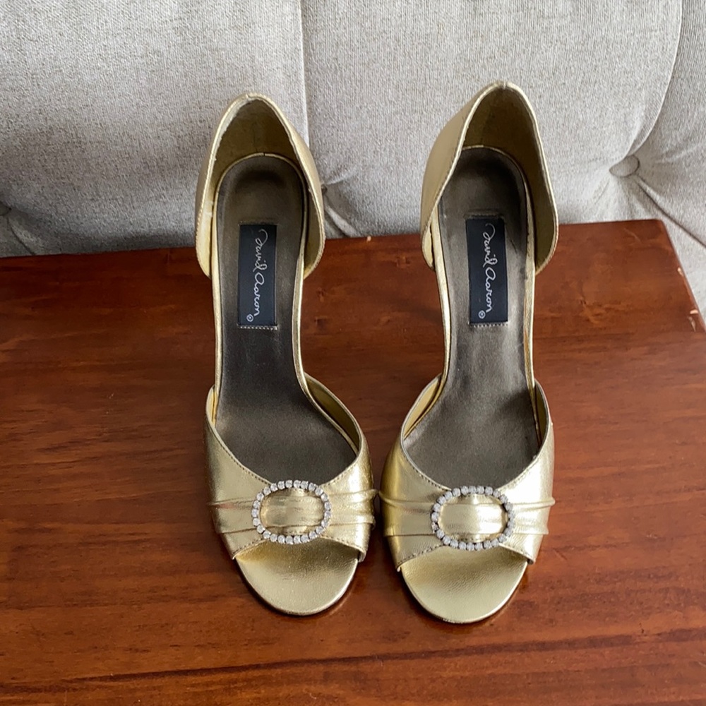 Gorgeous Gold Heels! - Picture 2 of 15